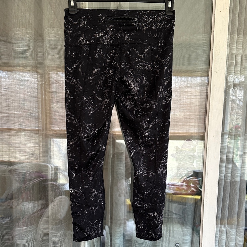 Lululemon Runday Crop Black/gray Patterned Leggings - Picture 6 of 8